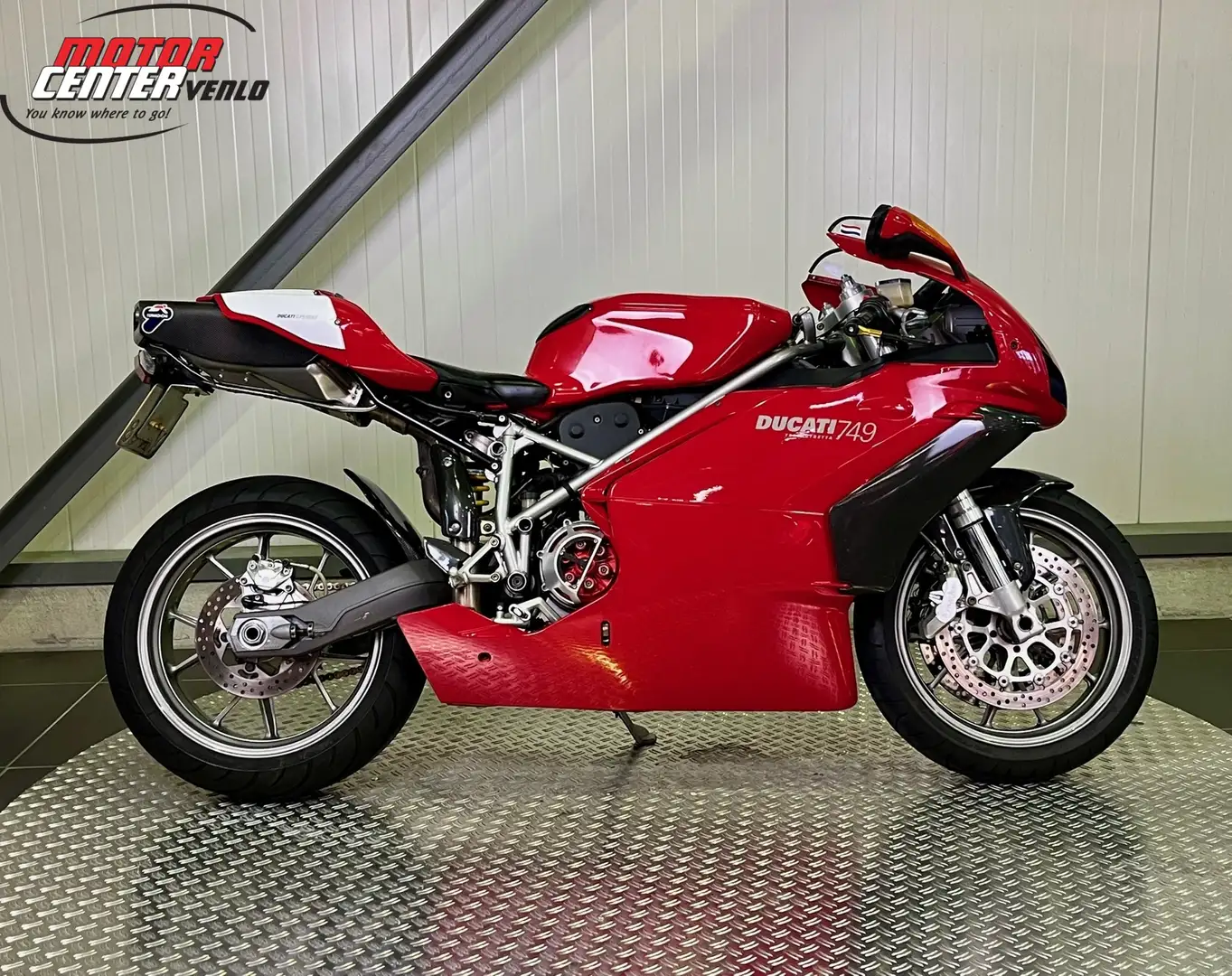 Ducati 749 crvena - 1