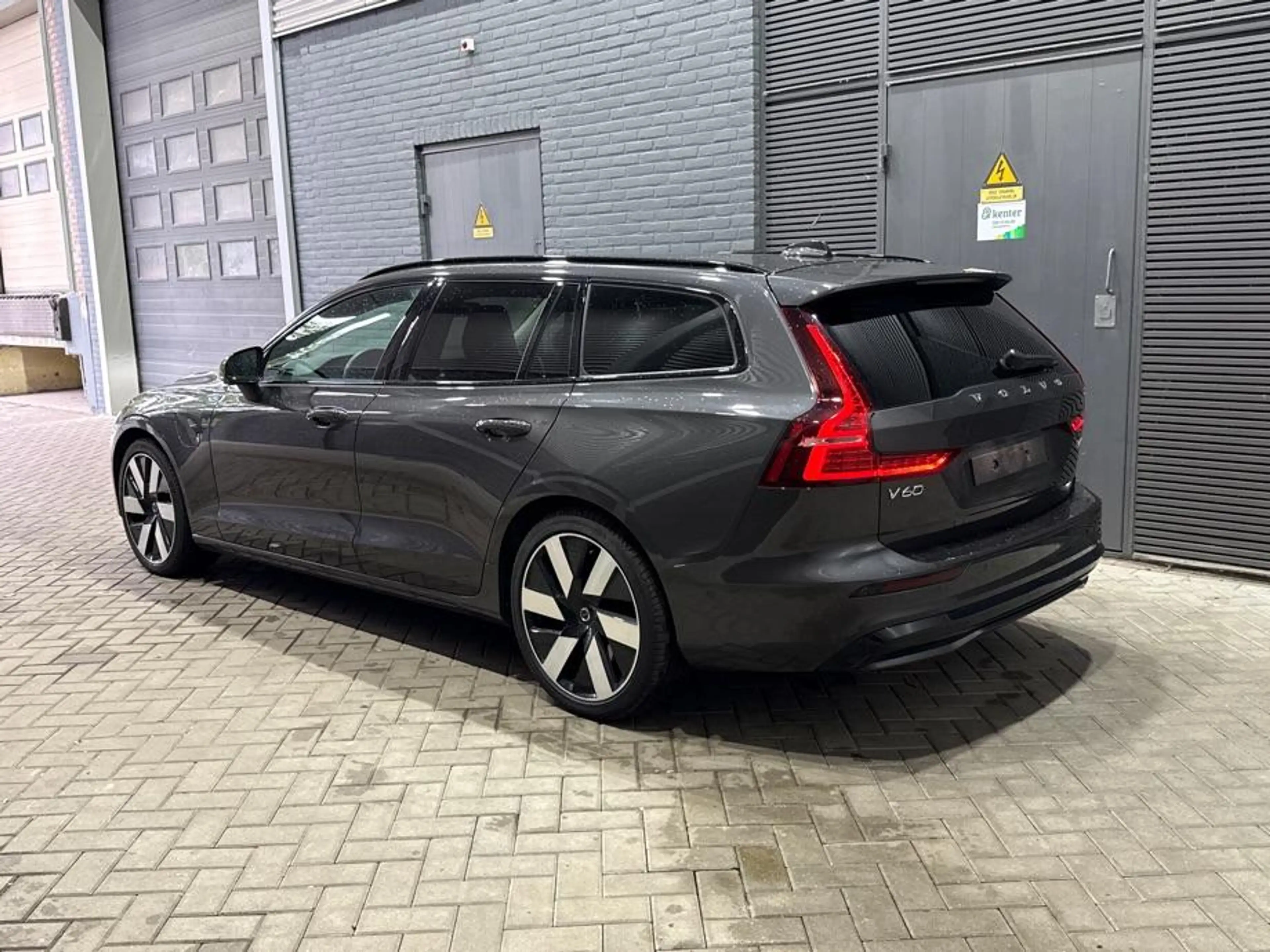 Volvo V60 T6 Plus Dark | Panoramadak | Harman/Kardon | Pilot — photo 3