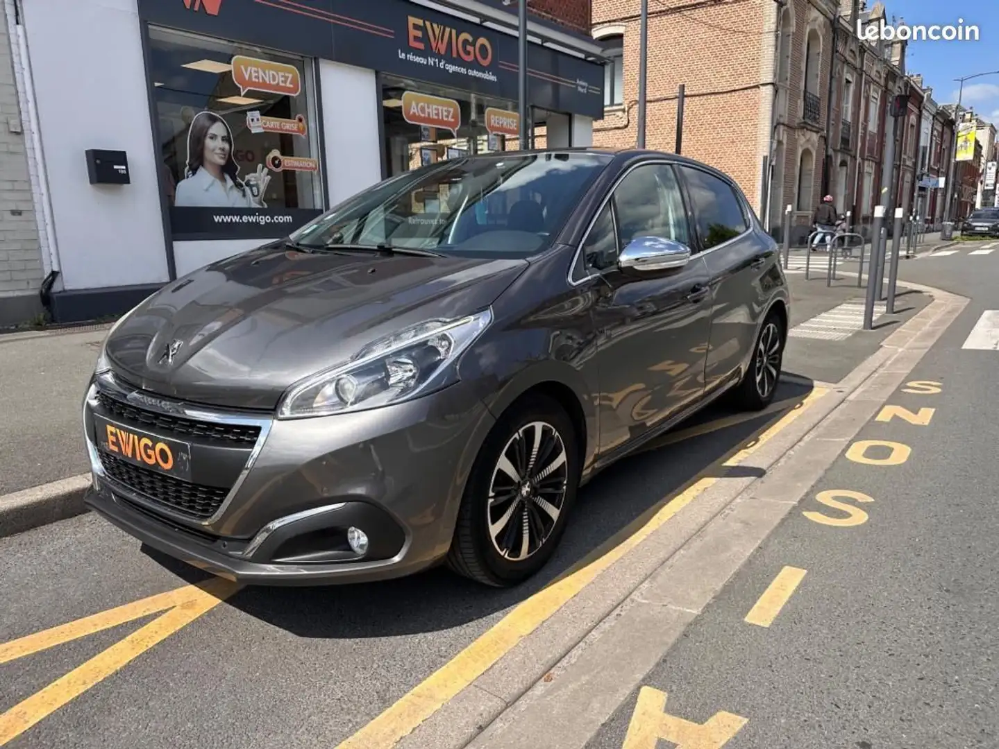 Peugeot 208 GENERATION-I 1.2 PURETECH 110 TECH EDITION START-S Gris - 1