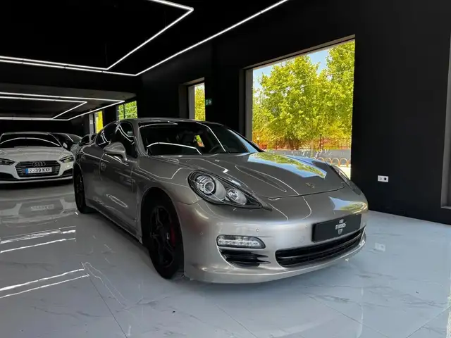 Porsche Panamera Platinum Edition