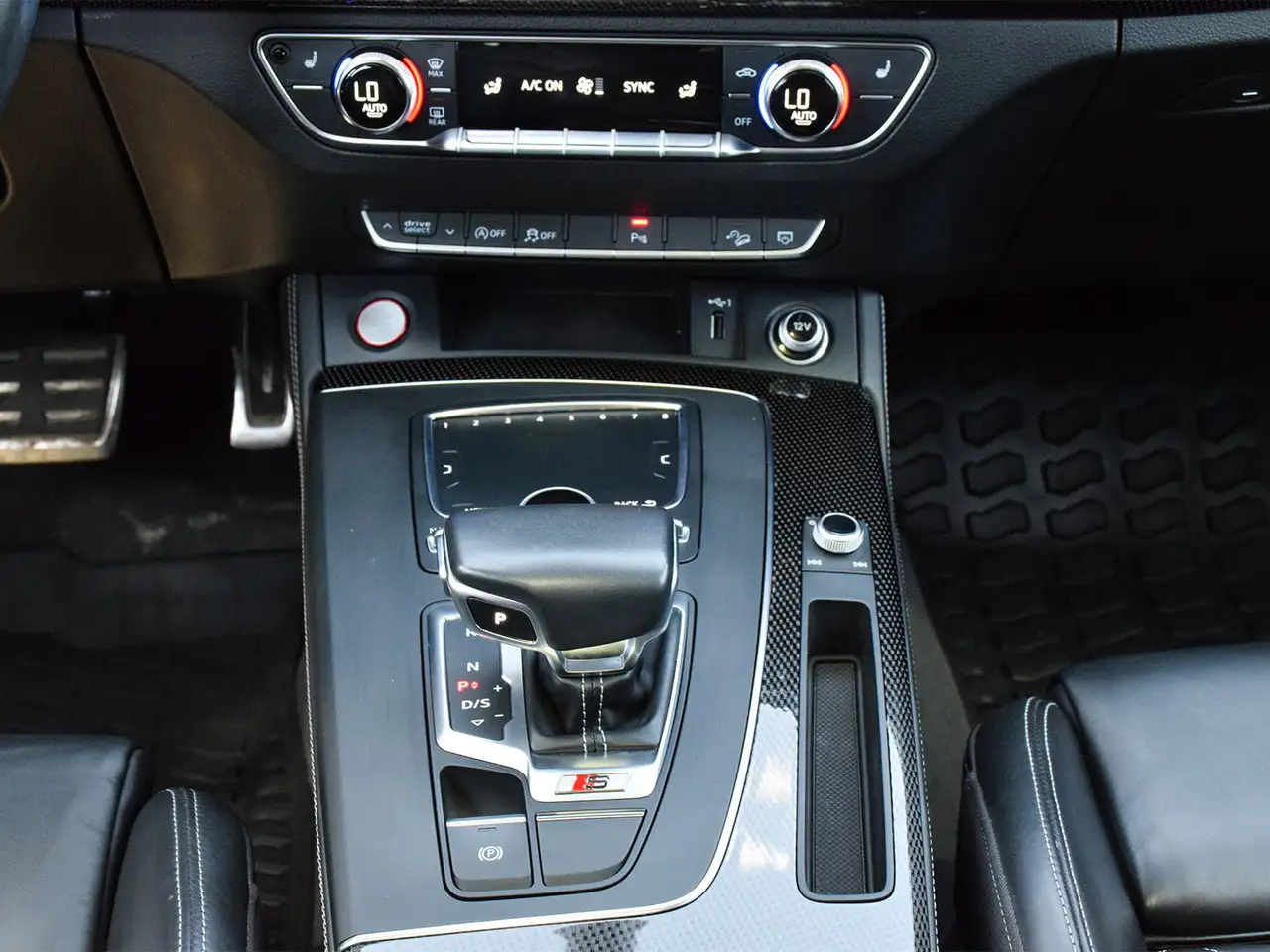 Audi SQ5 снимка Audi SQ5