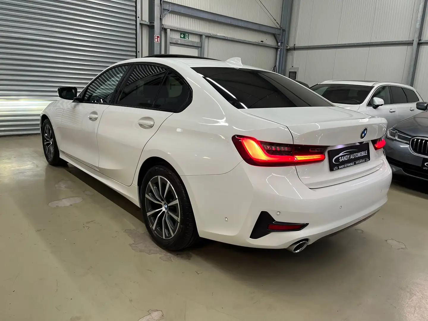 BMW 320d Sport LineLED 360°RFK SHBDACH Sound DAB Blanc - 2