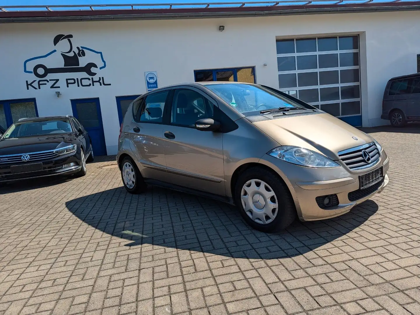 Mercedes-Benz A 150 A -Klasse A 150 Automatik Klima,AHK Goud - 2