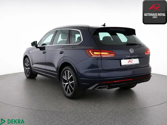 Volkswagen Touareg view 4