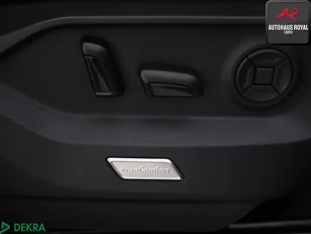 Volkswagen Touareg view 12