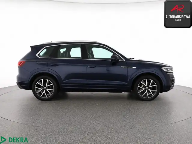 Volkswagen Touareg view 6