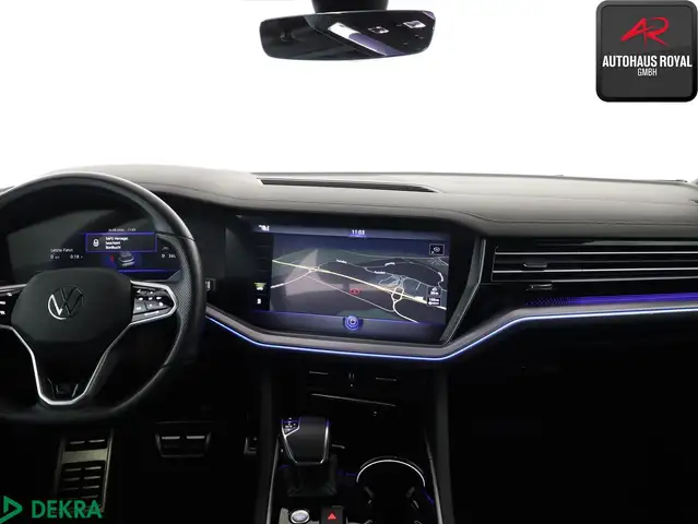 Volkswagen Touareg view 9