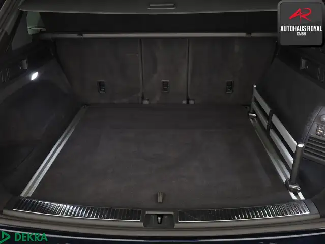 Volkswagen Touareg view 14