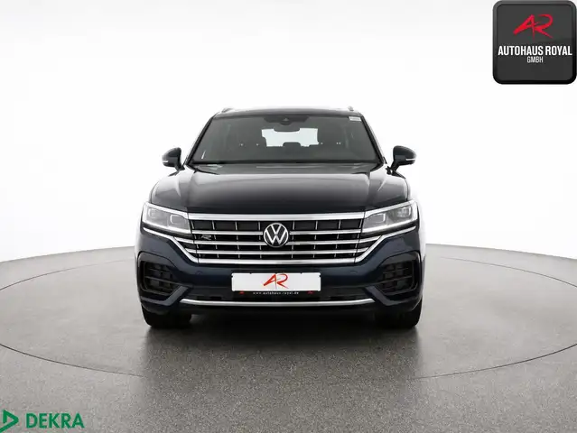 Volkswagen Touareg view 8