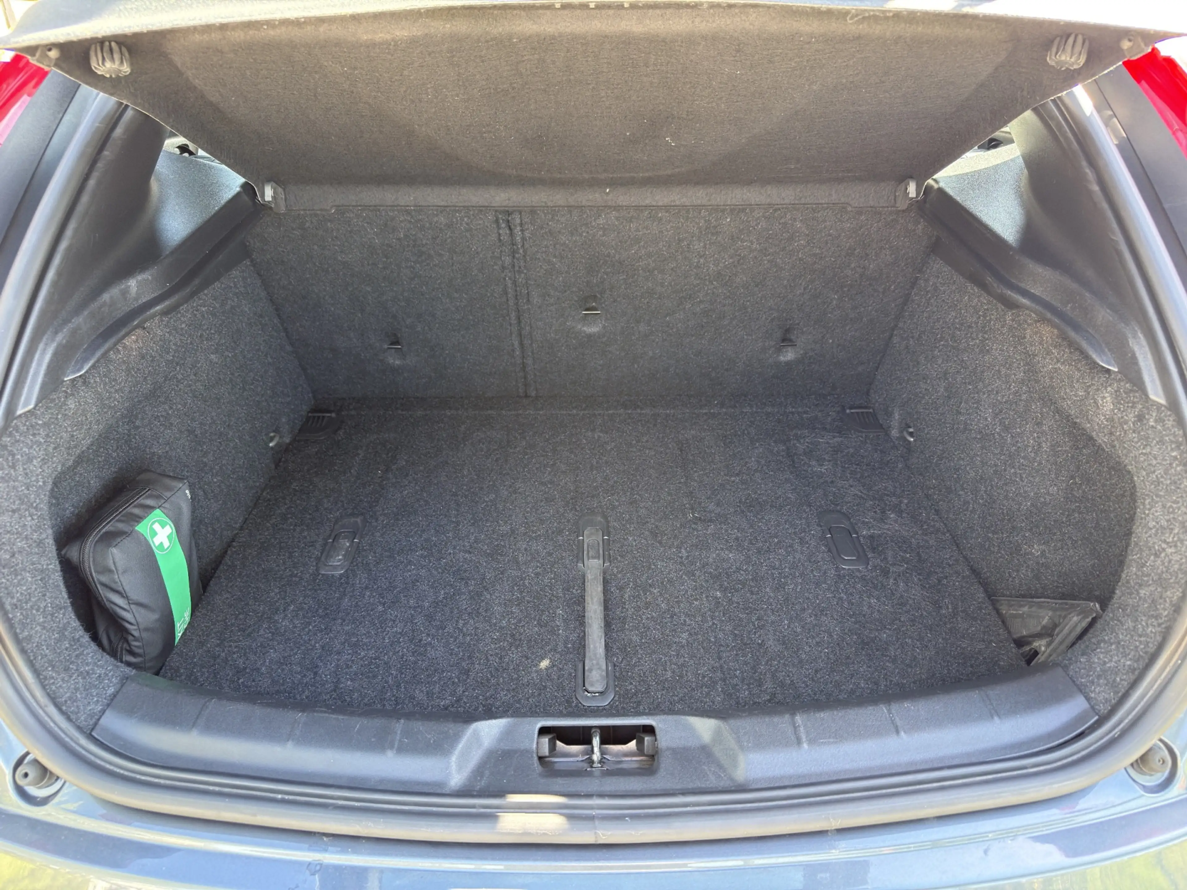 Volvo V40 1.6 T3 Momentum — photo 15
