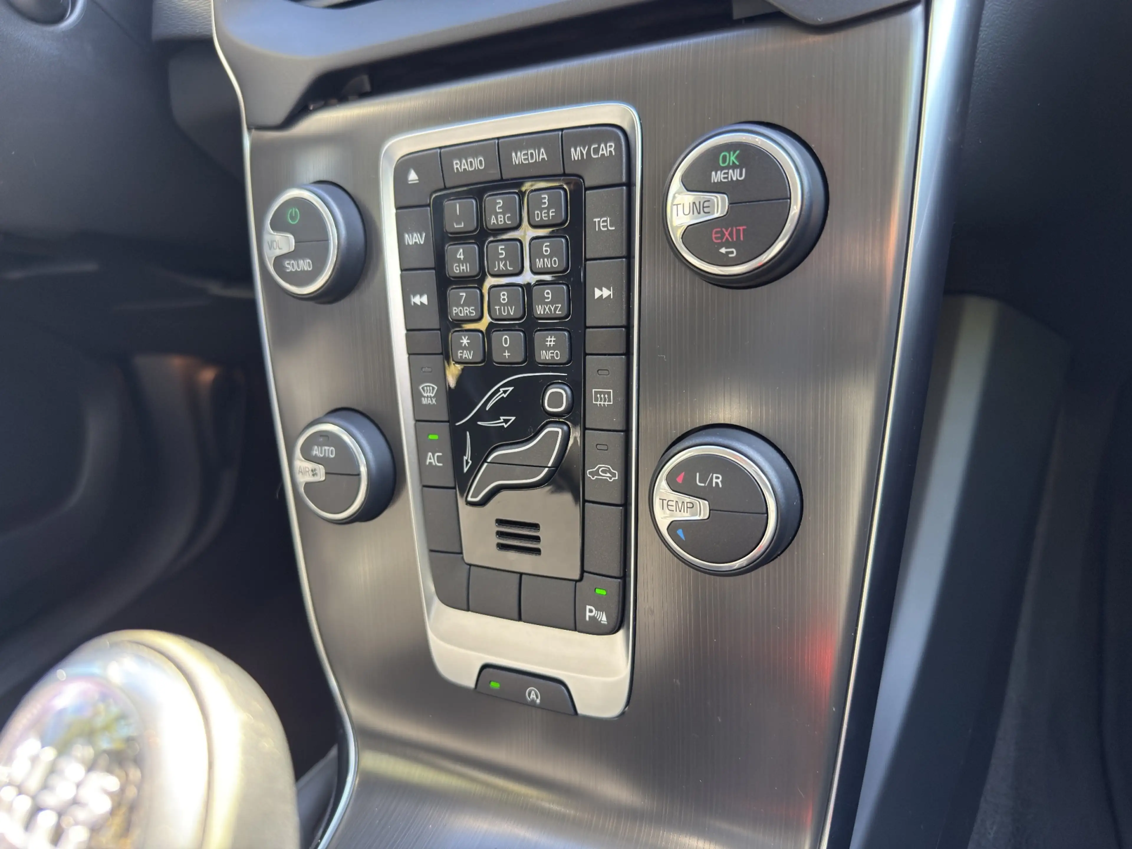 Volvo V40 1.6 T3 Momentum — photo 13