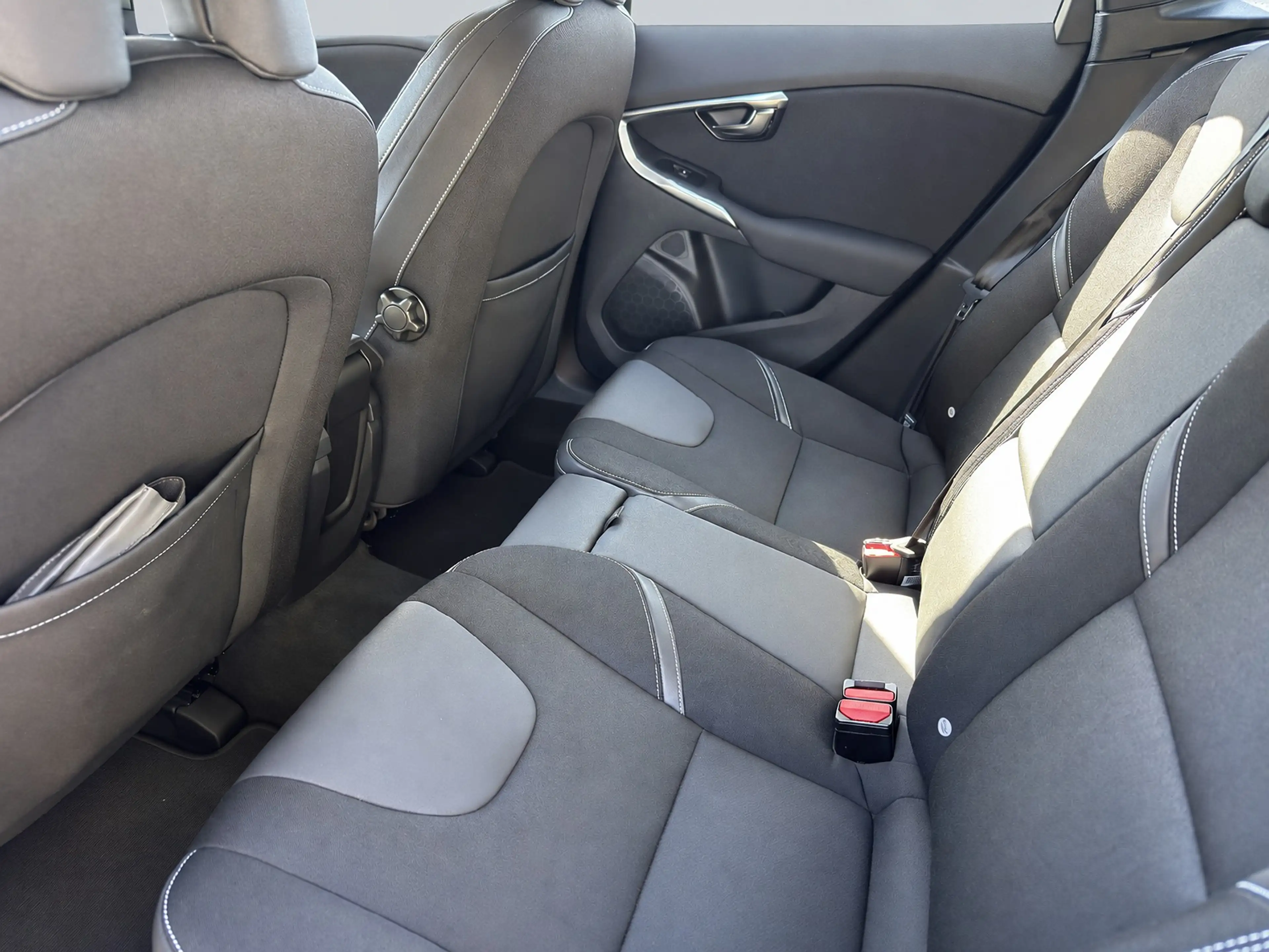 Volvo V40 1.6 T3 Momentum — photo 10