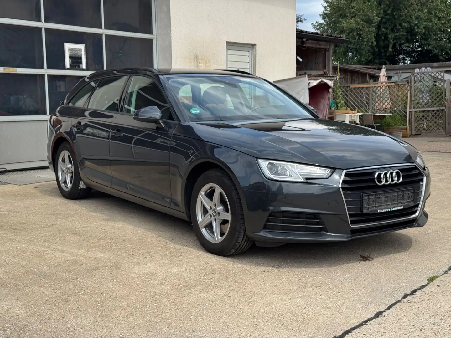 Audi A4 30 TDI S tronic Avant 1.HAND+8FACH+KAMERA Grau - 2
