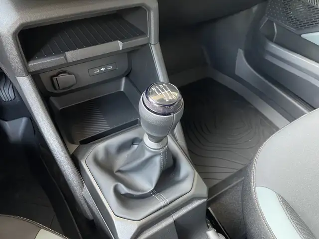 Dacia Duster view 12
