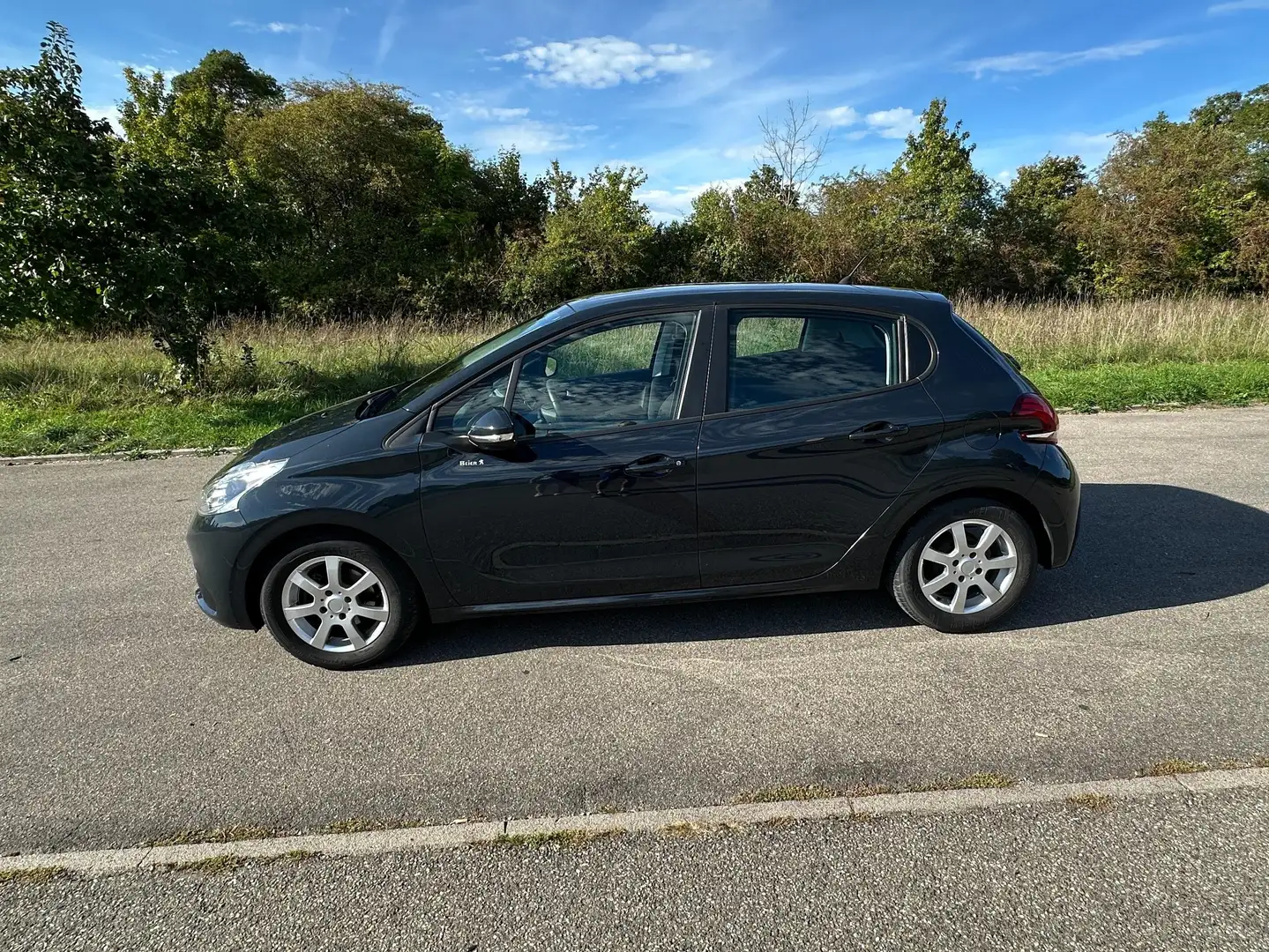 Peugeot 208 208 PureTech 82 Urban Move Grau - 2