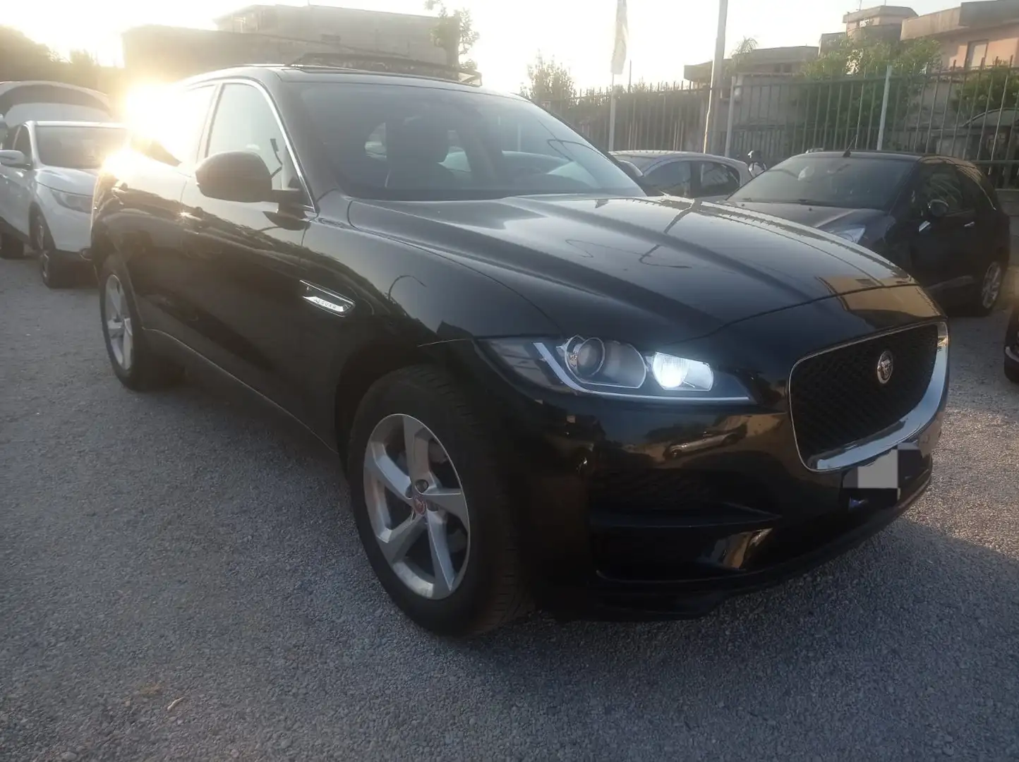 Jaguar F-Pace F-Pace 2015 2.0d i4 Portfolio 180cv auto my20 Nero - 2