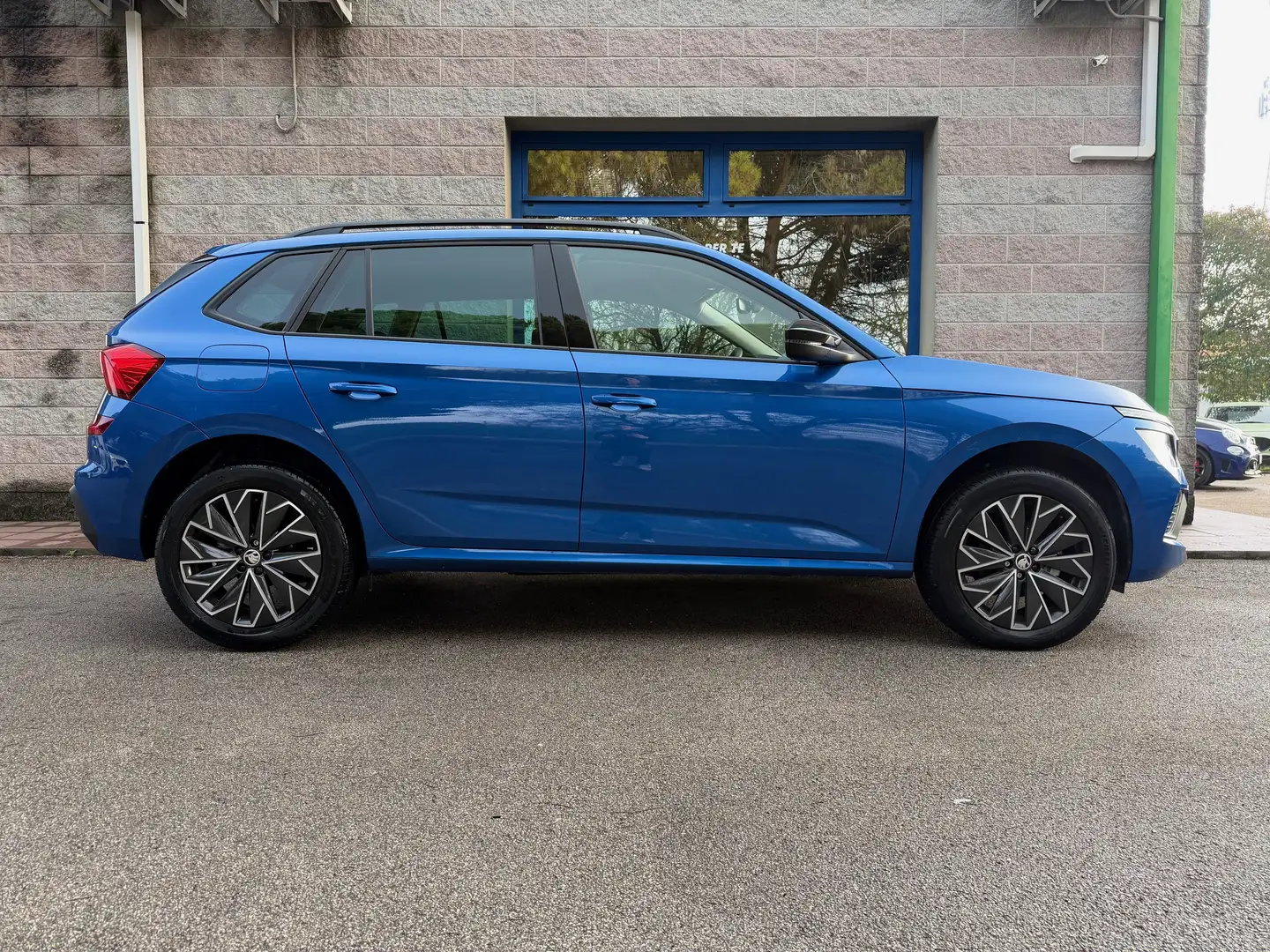 Skoda Kamiq 1.0 TSI 95CV BLACK DOTS UNIPROPRIETARIO CERCHI 17" Bleu - 2