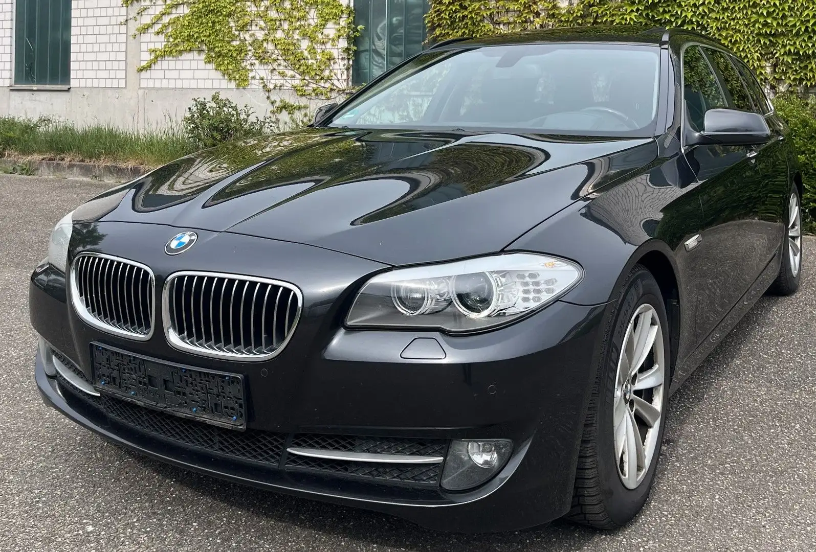 BMW 520 d Touring XENON PANO NAVI AHK 2.HD HEAD UP Gris - 2
