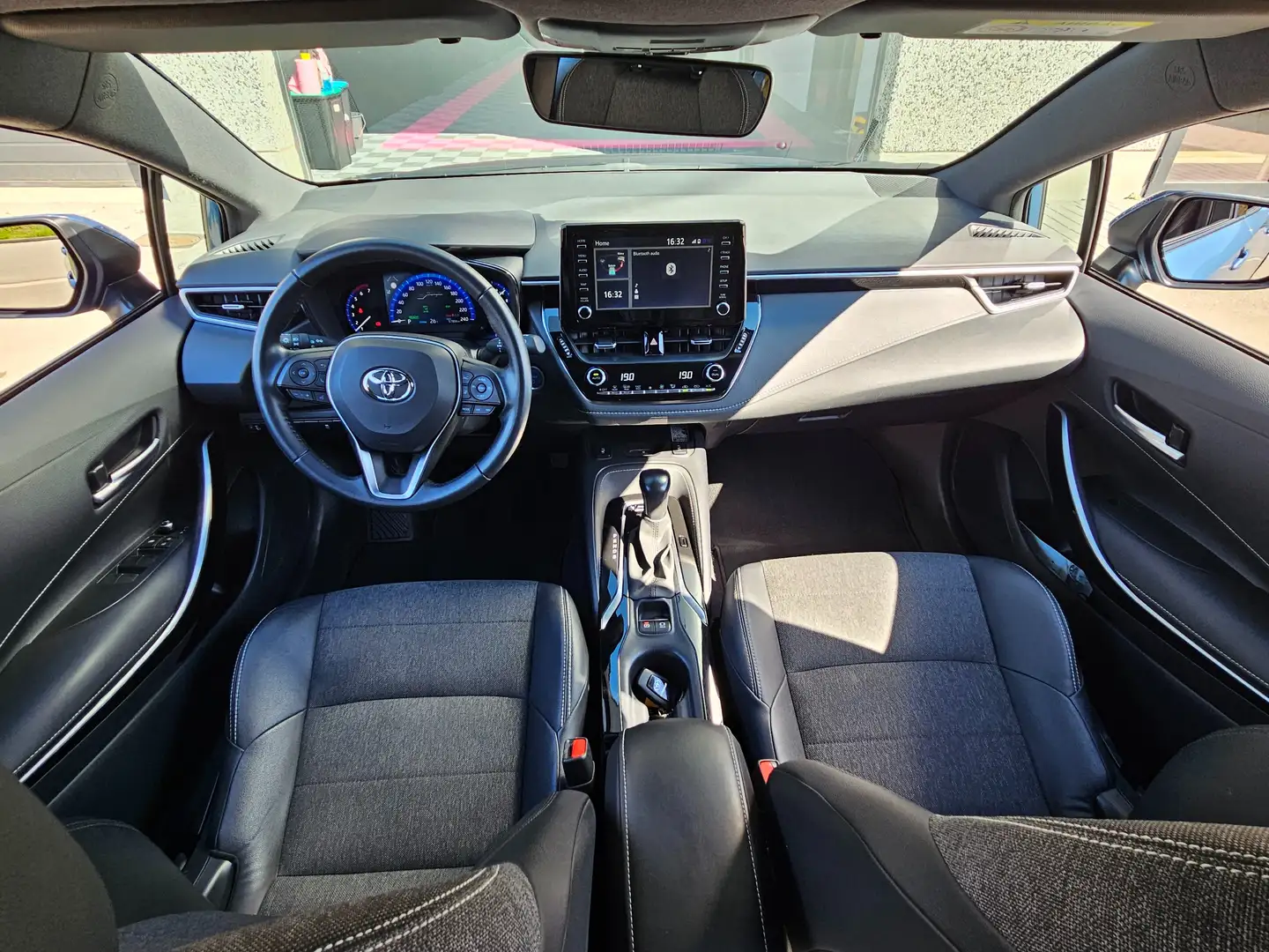 Toyota Corolla 1.8 Hybrid Style *Garantie 2 ans* Modrá - 2