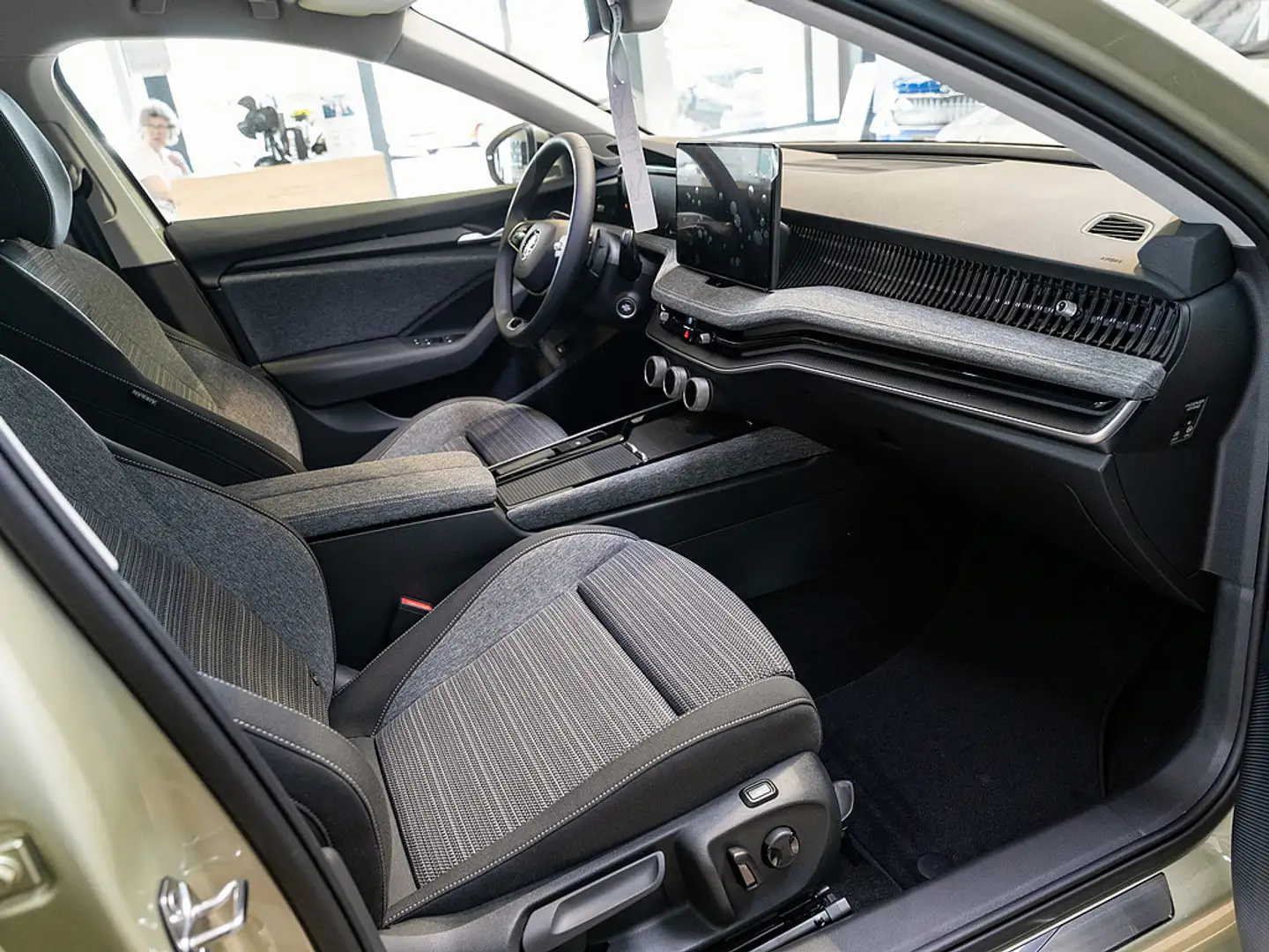 Skoda Superb Combi TSI 1.5 TSI mHEV 110kW Selection Gelb - 2