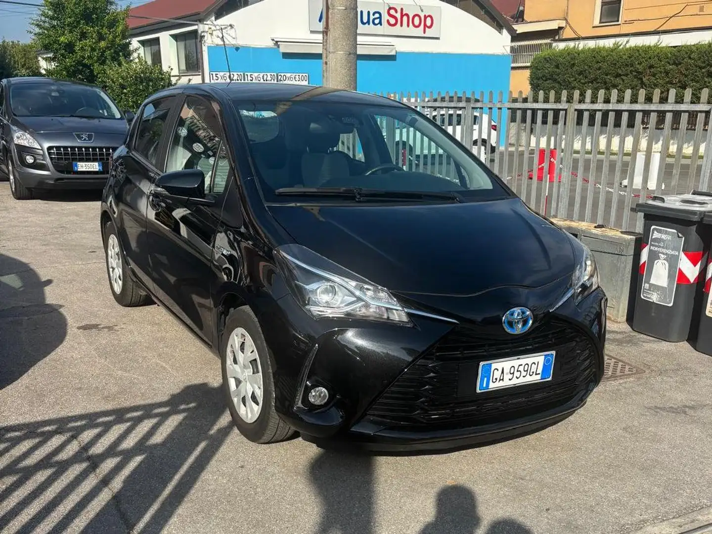 Toyota Yaris Yaris III  5p 1.5h Business NESSUN VINCOLO Nero - 2