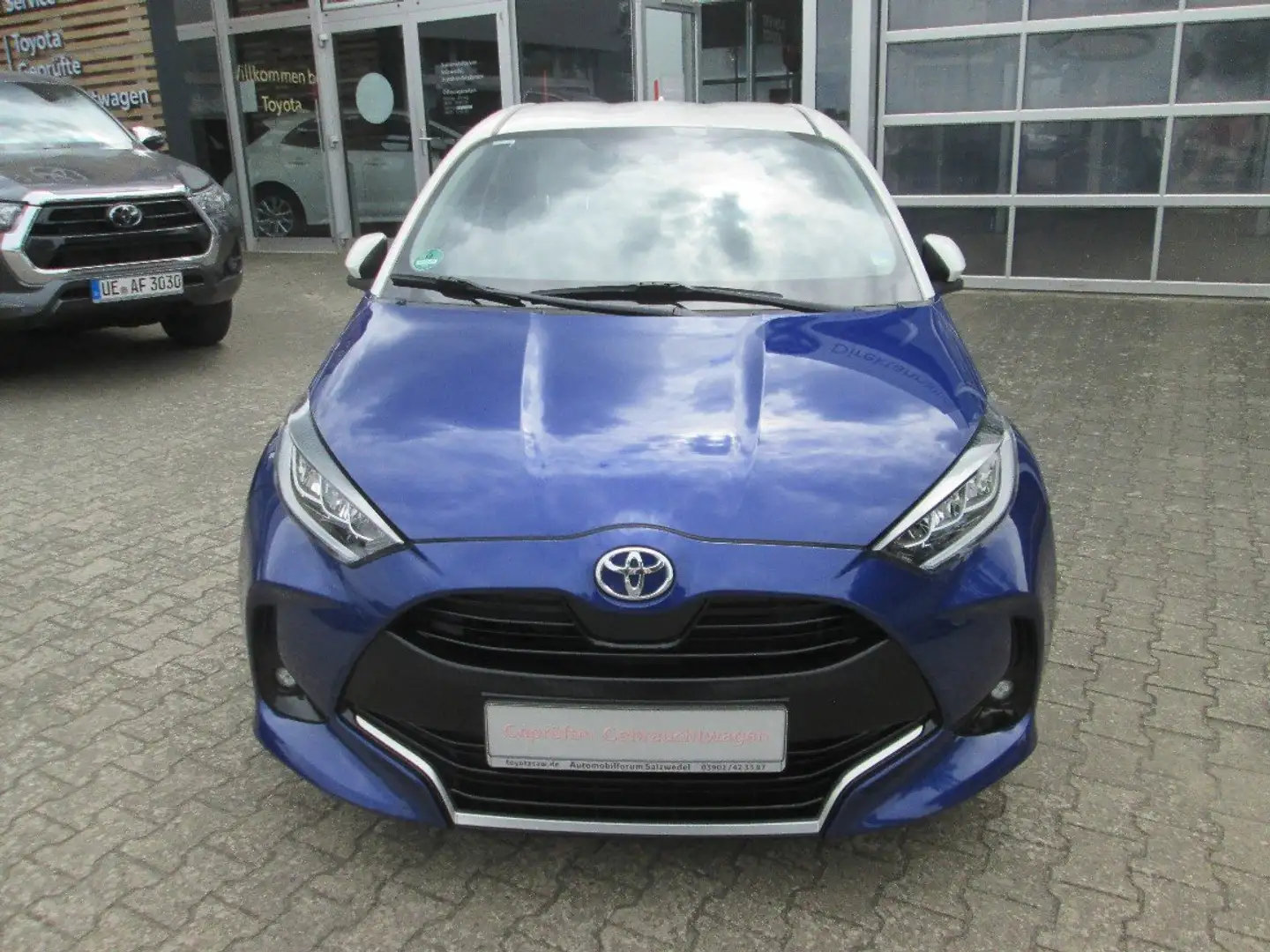 Toyota Yaris 1.5 VVT-iE Aut Elegant Blau - 2