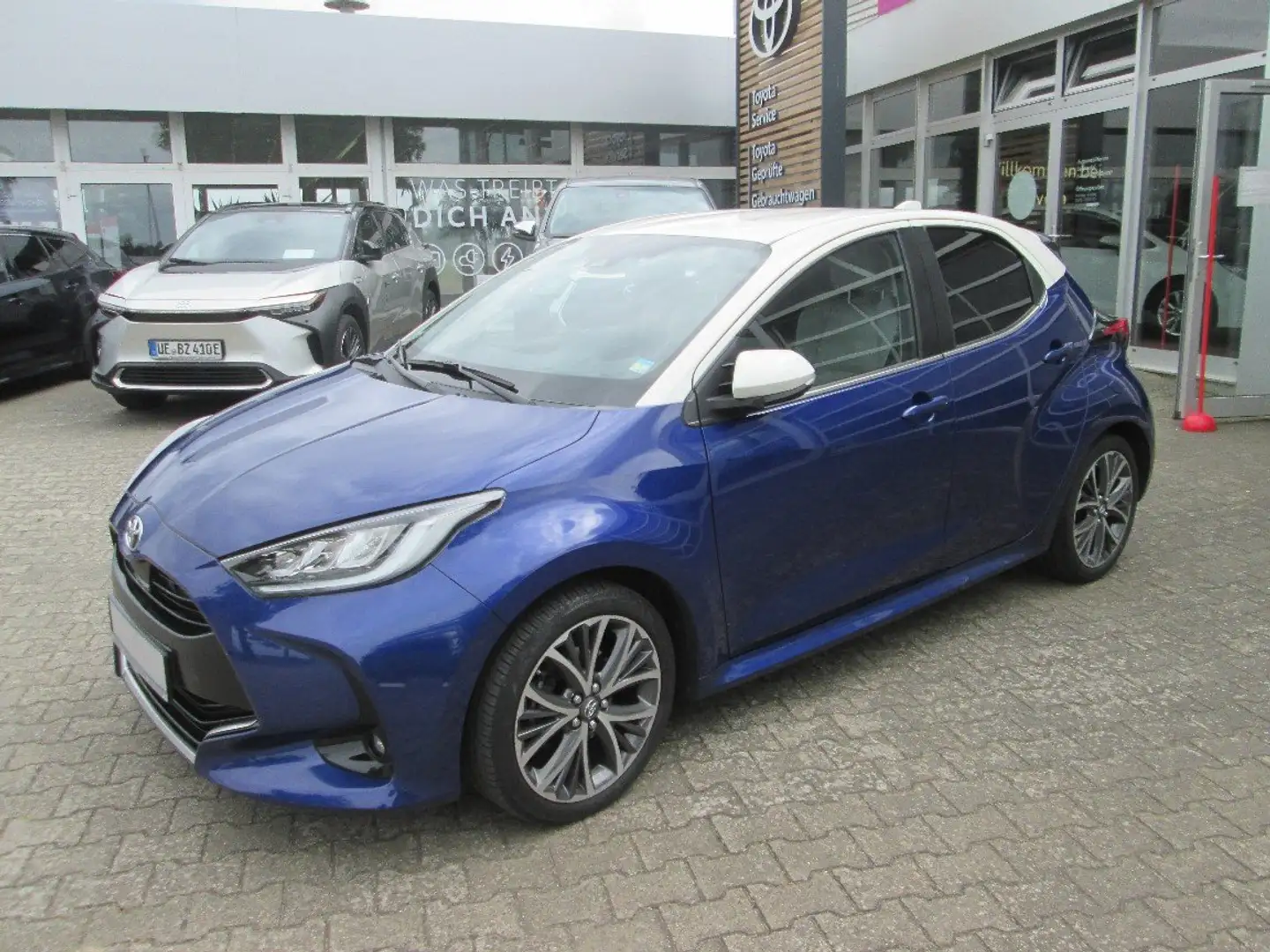 Toyota Yaris 1.5 VVT-iE Aut Elegant Blau - 1