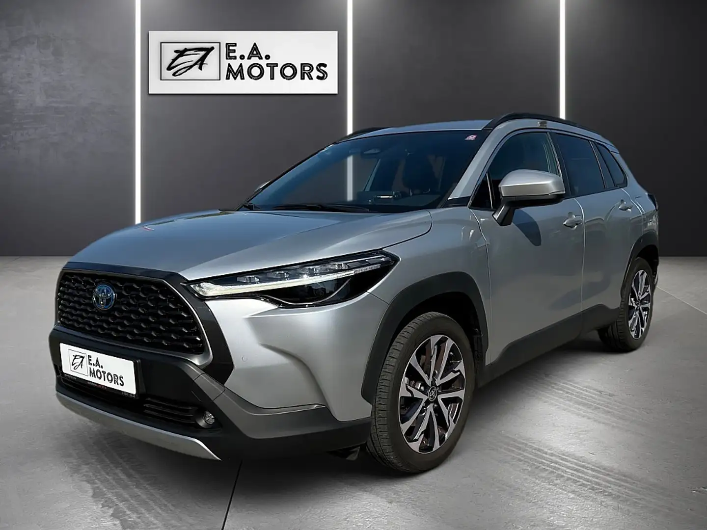 Toyota Corolla Cross 2,0 Hybrid Active Drive 2WD Argent - 1
