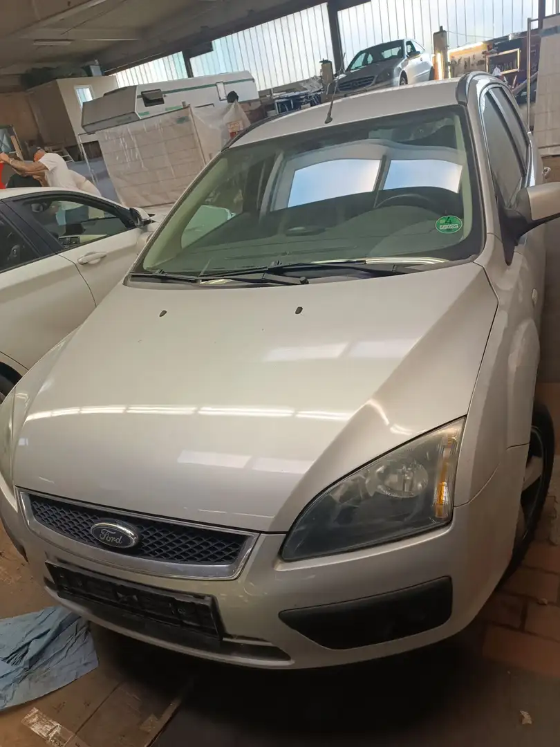 Ford Focus Turnier 2.0 16V Trend - 2