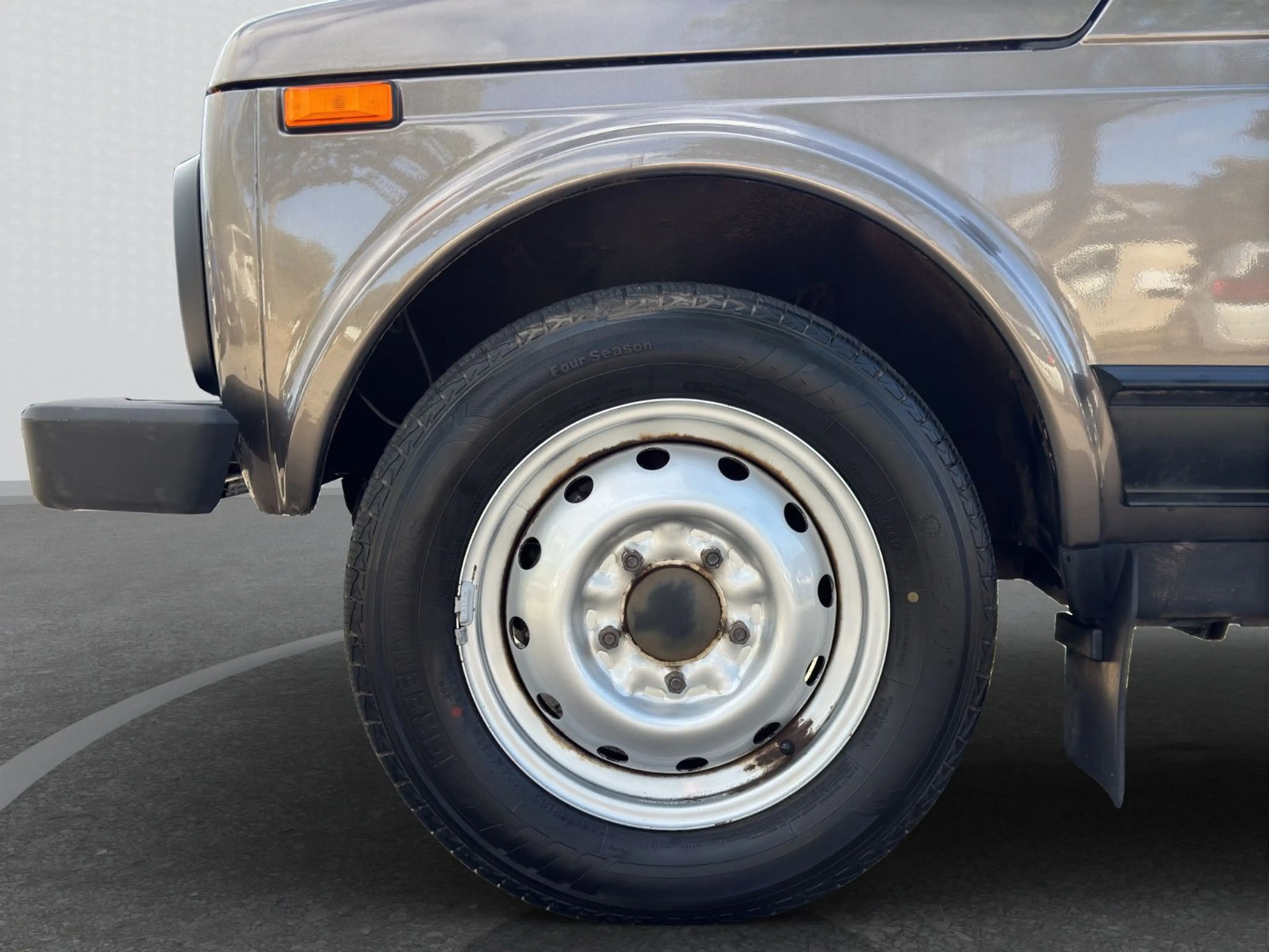 Lada Taiga Urban 4x4, 1,7, wenig KM, Dachträger, AHK — photo 9