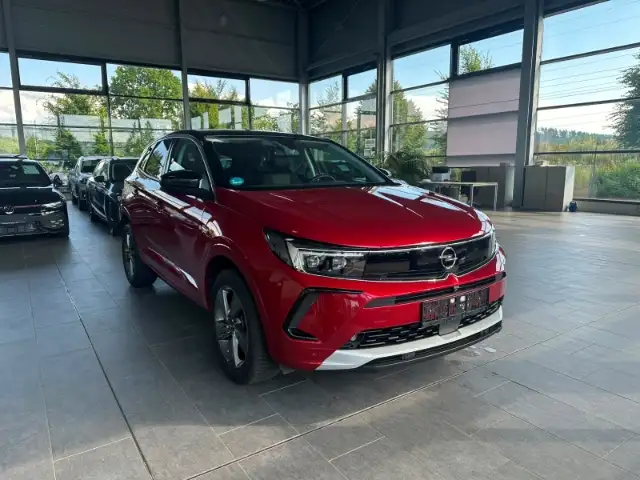 Opel Grandland view 3