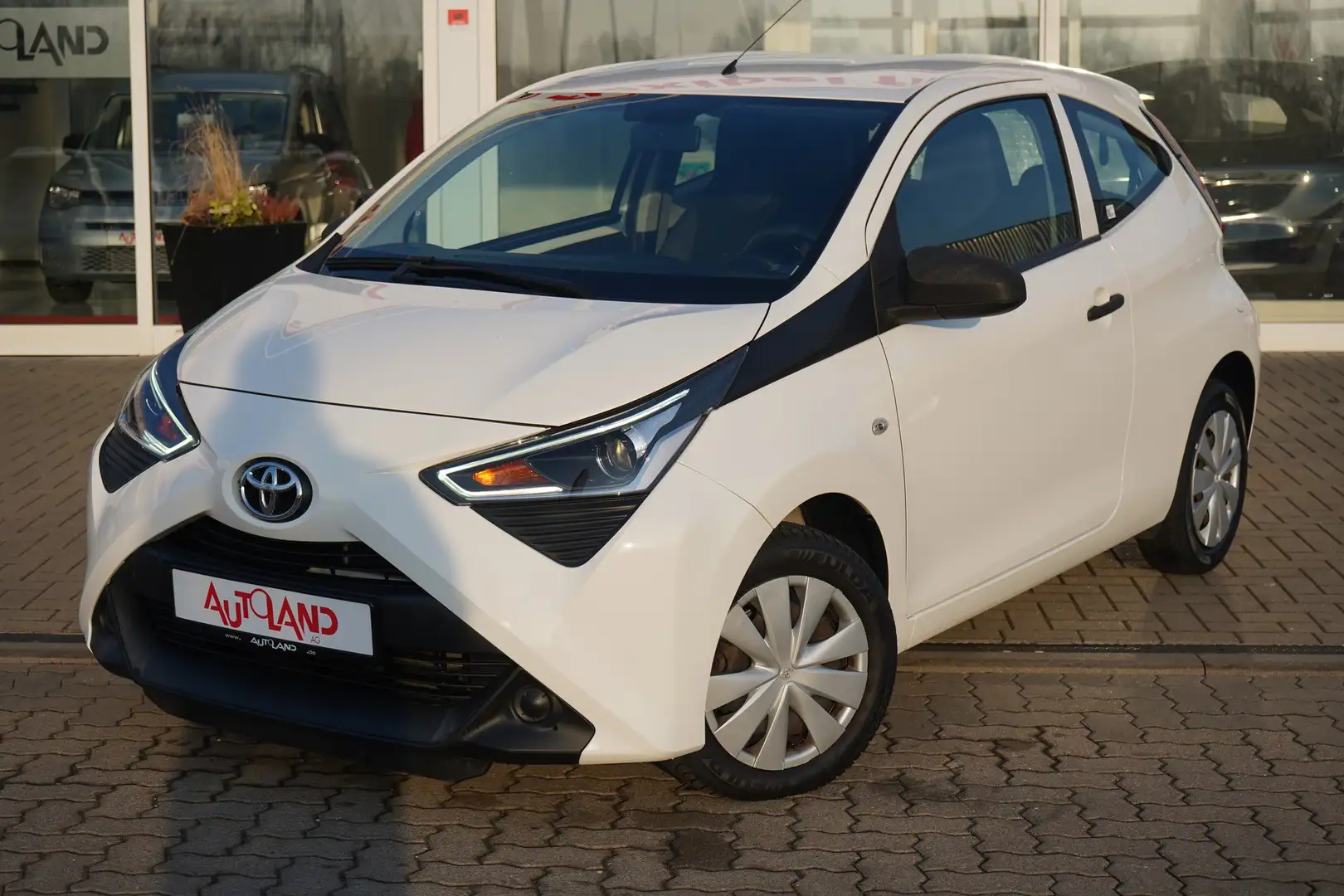 Toyota Aygo AYGO 1.0 x Klima USB AUX Bluetooth Tagfahrlicht Weiß - 1
