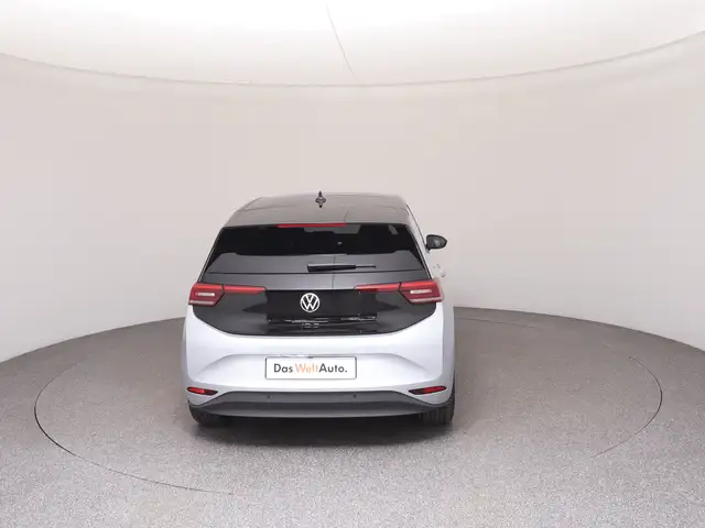 Volkswagen Id.3 view 6