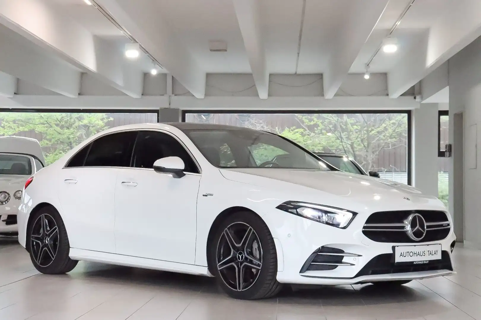Mercedes-Benz A 35 AMG Limo. 4Matic Pano/AHK/ACC/MBUX Bianco - 1