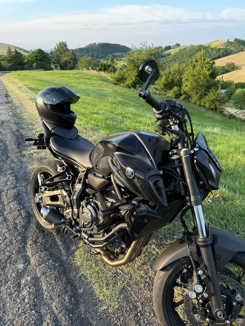 Yamaha MT-07 Pure Nero - 2