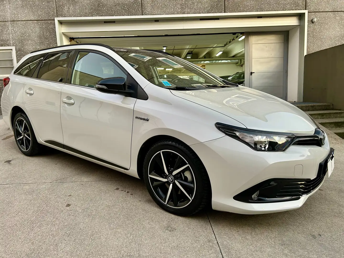 Toyota Auris Auris II Touring Sports 1.8h Lounge Wit - 1