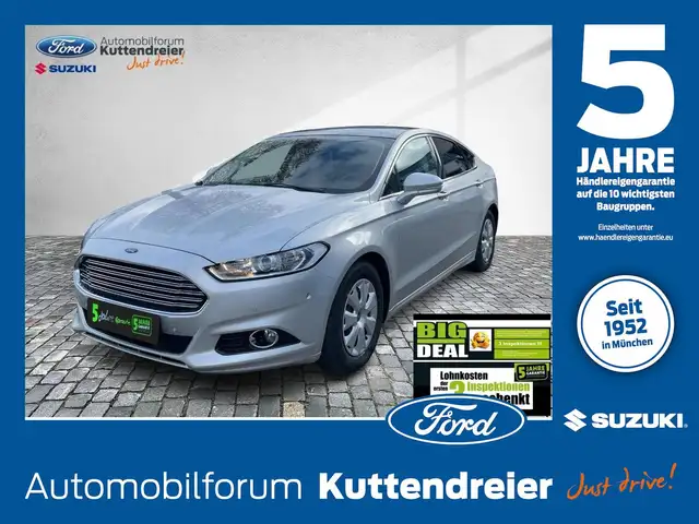 Ford Mondeo Titanium Glasdach Navi Kamera SHZ 2xPDC