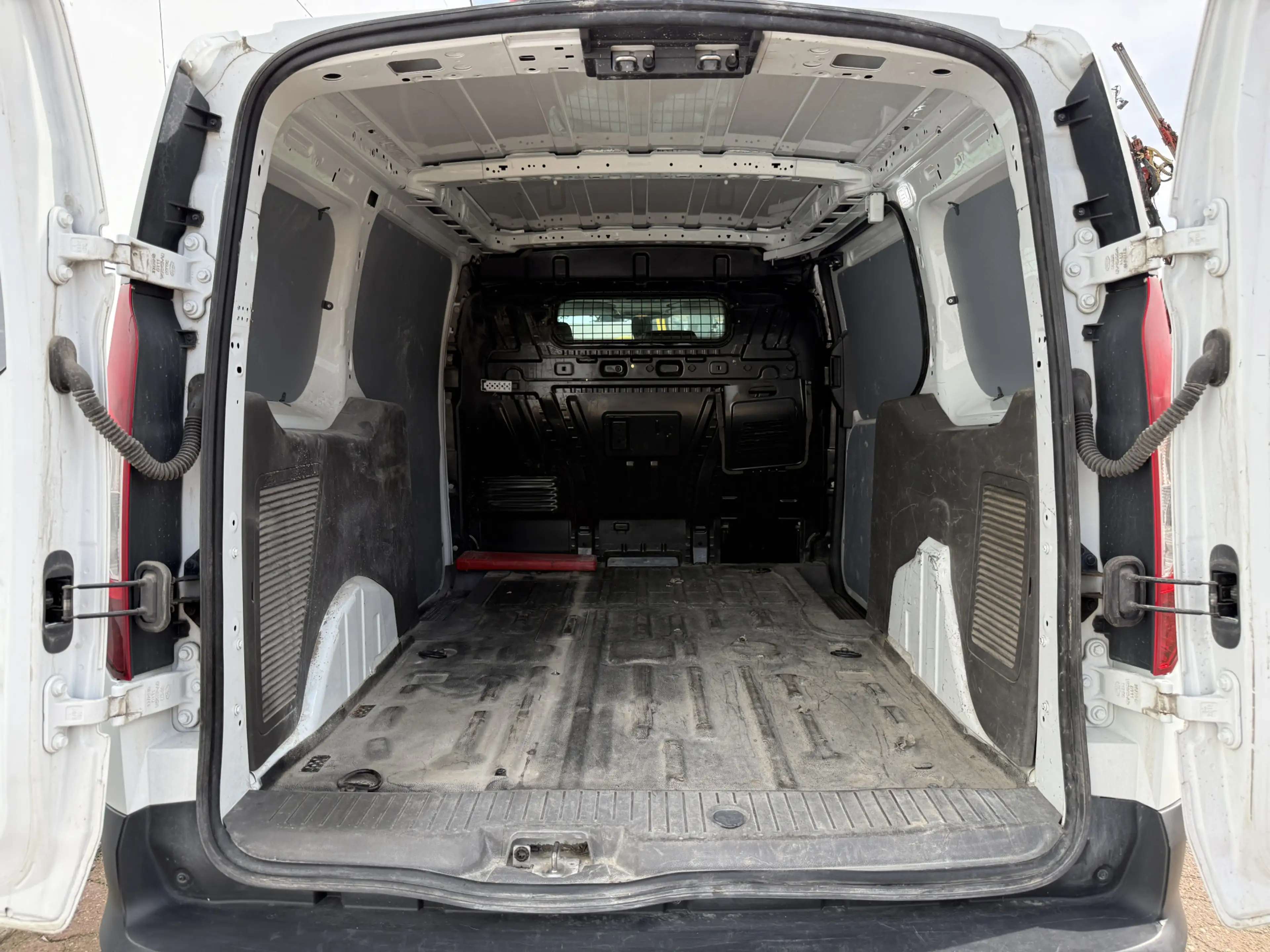 Ford Transit Connect 1.5 TDCI 100PK L2 Automaat Trekhaak Carplay Camera — photo 12