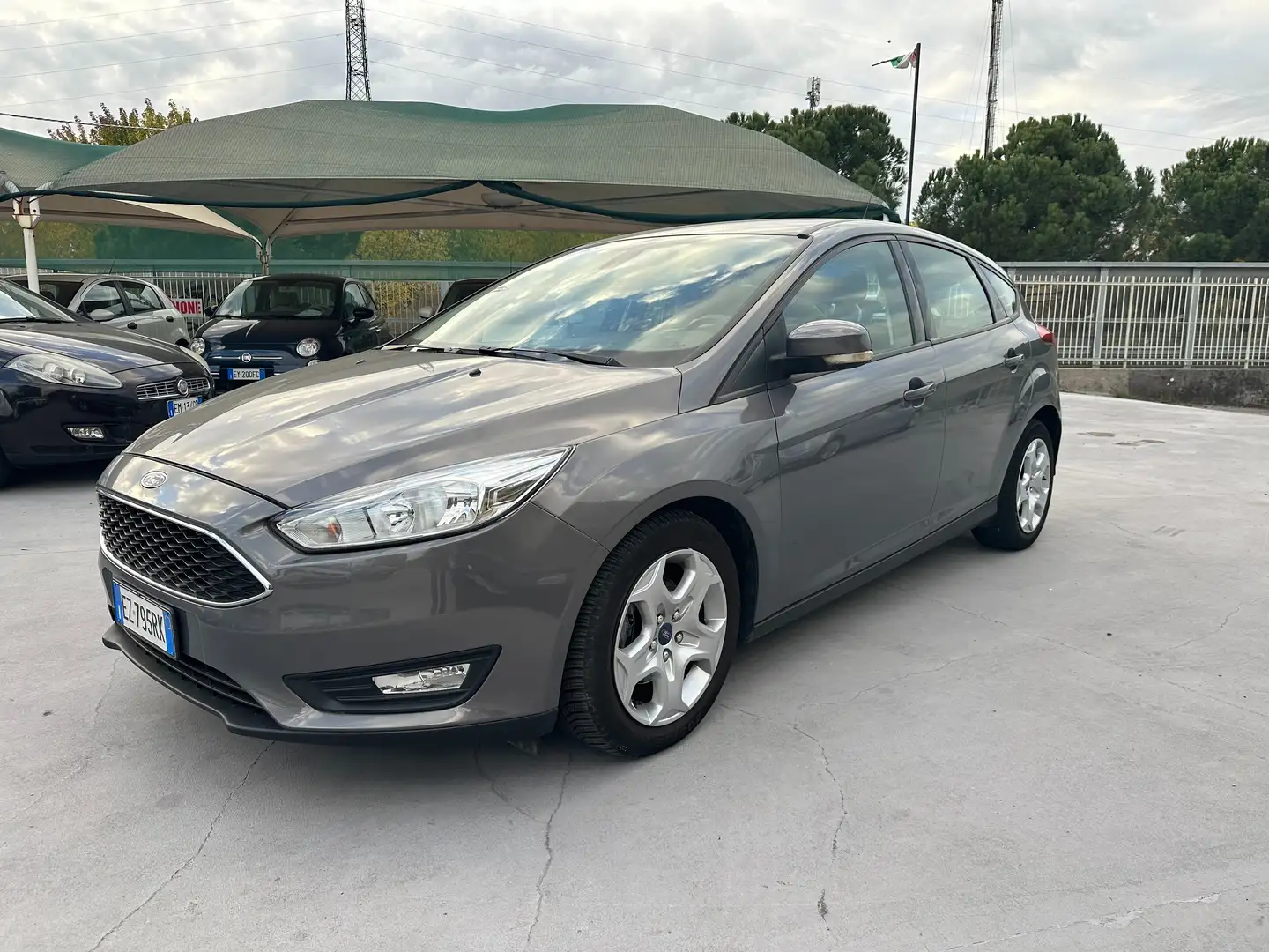 Ford Focus 5p 1.6 tdci 95cv/NEOPATENTATI Grijs - 1