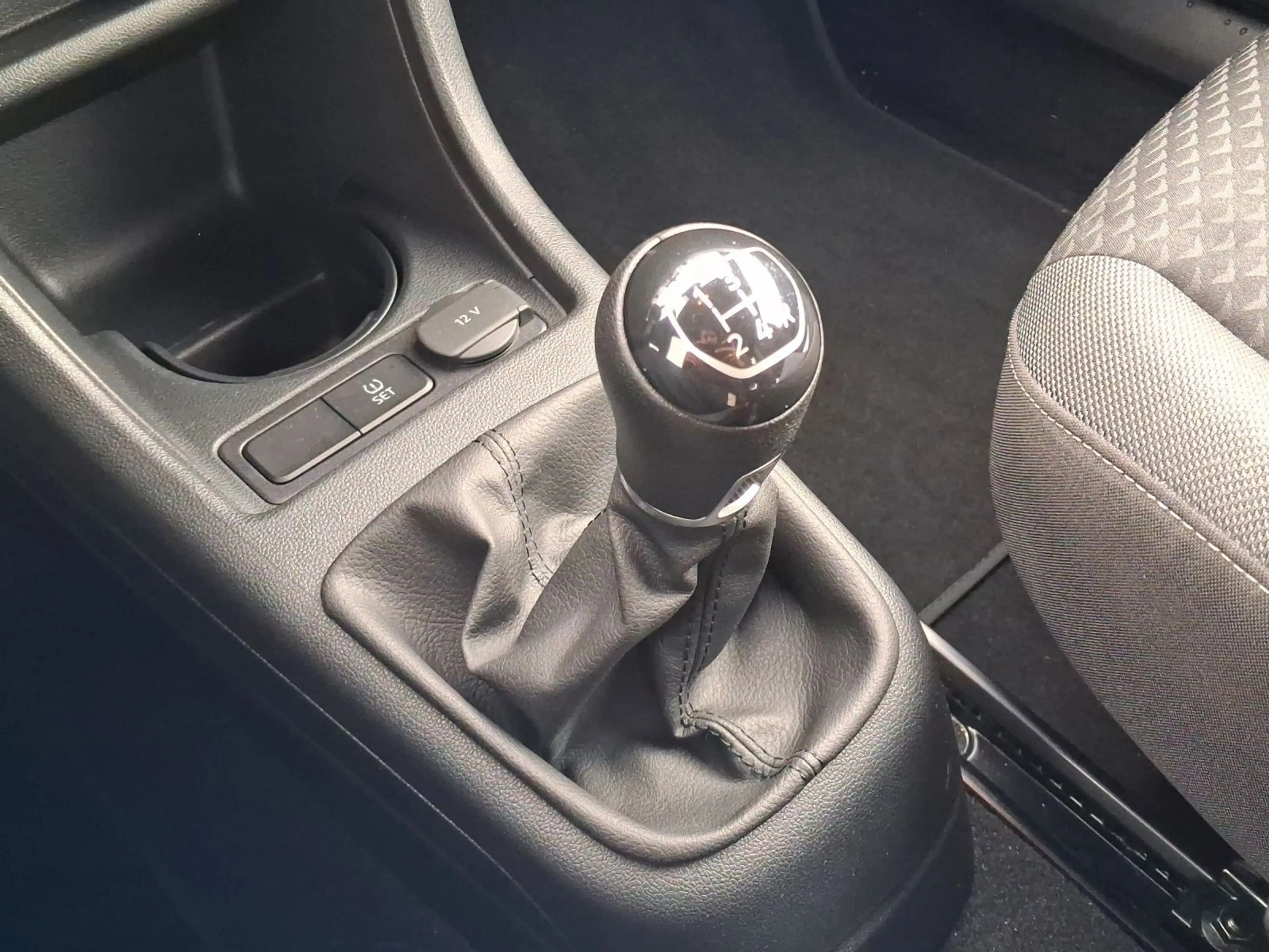 Volkswagen up! 1.0 ACTIVE BLUETOOTH SITZHZG DAB+ LM16 — photo 11