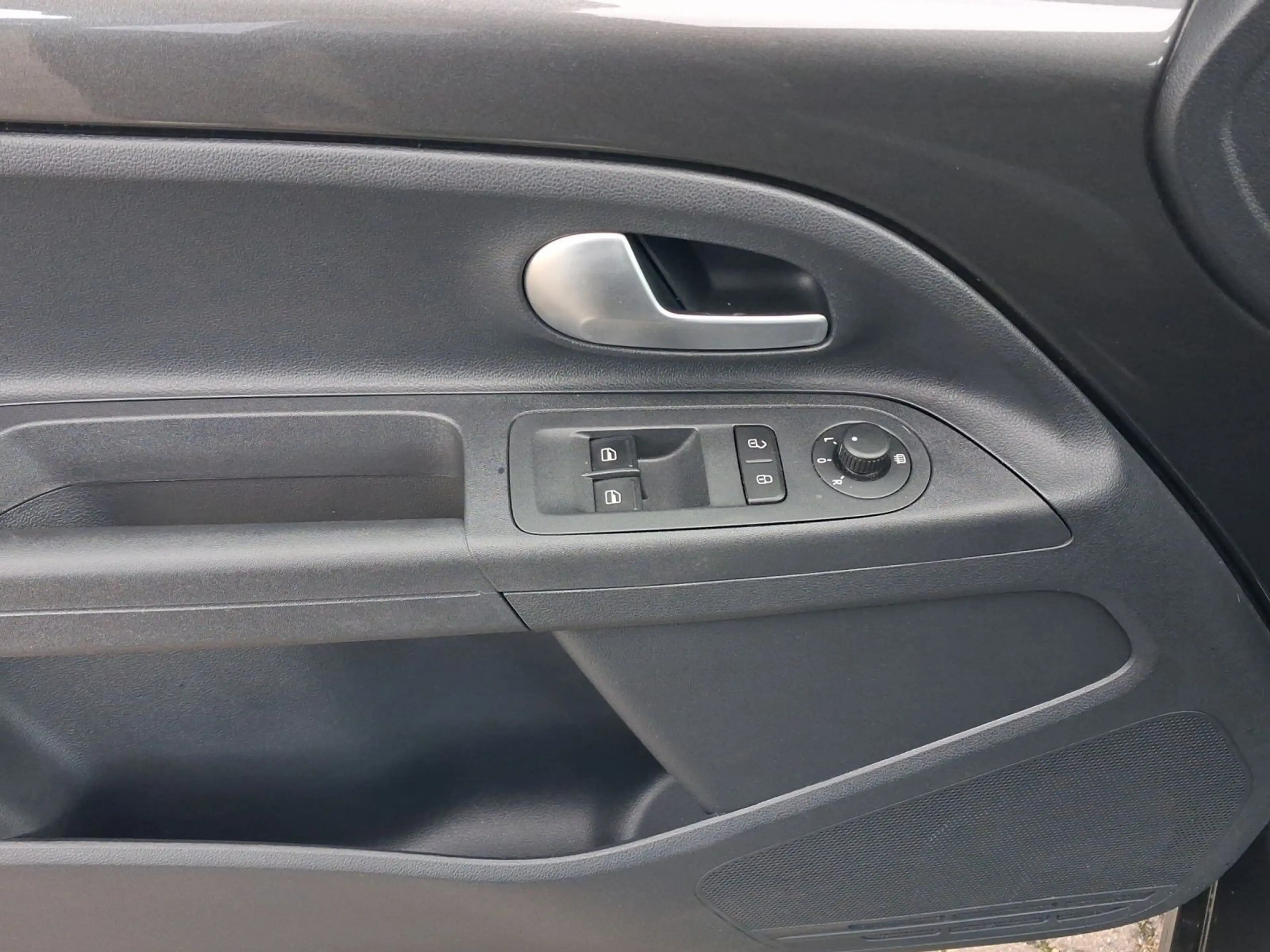 Volkswagen up! 1.0 ACTIVE BLUETOOTH SITZHZG DAB+ LM16 — photo 8