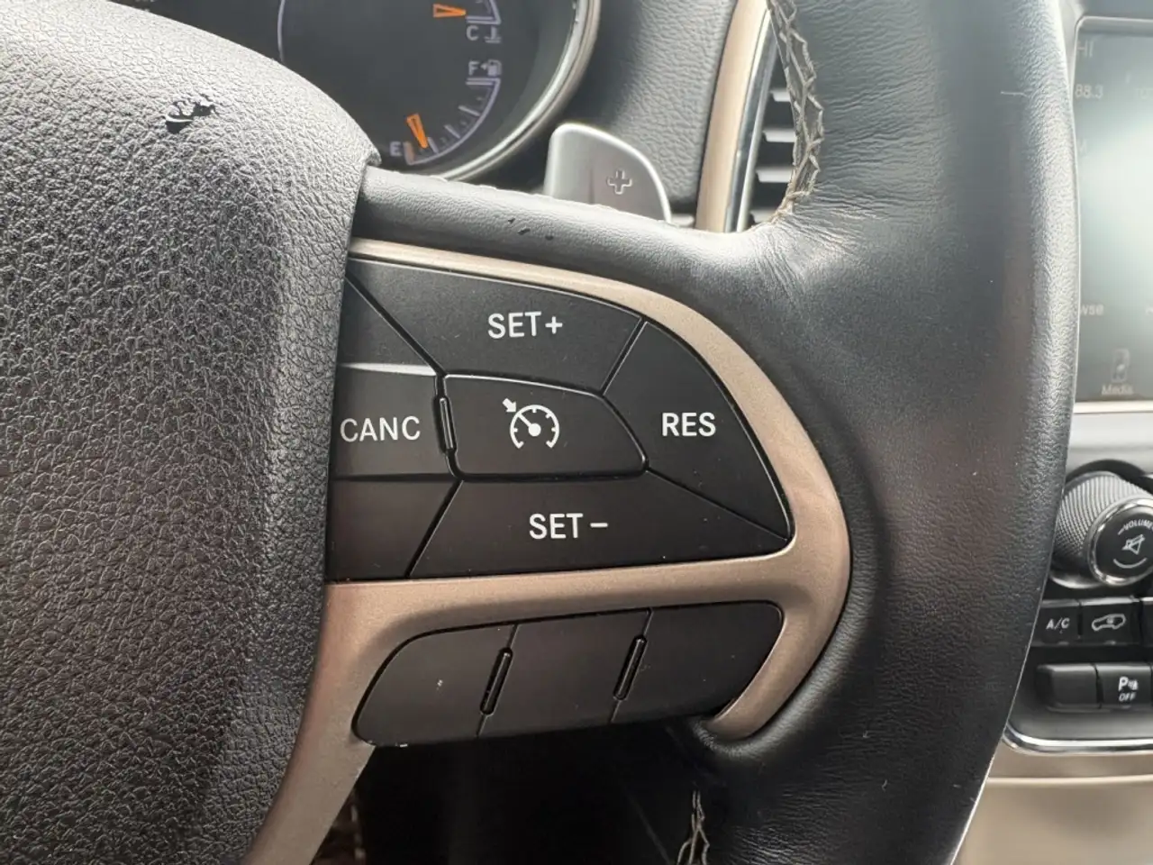 Jeep Grand Cherokee снимка Jeep Grand Cherokee