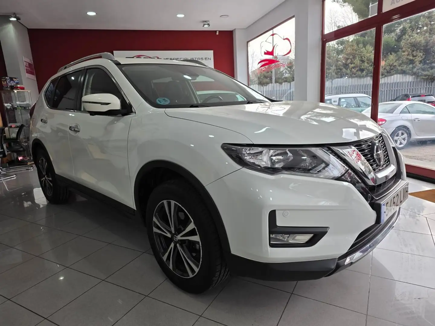 Nissan X-Trail 5P DIG-T 120 kW (160 CV) E6D DCT N-CONN. Blanco - 1
