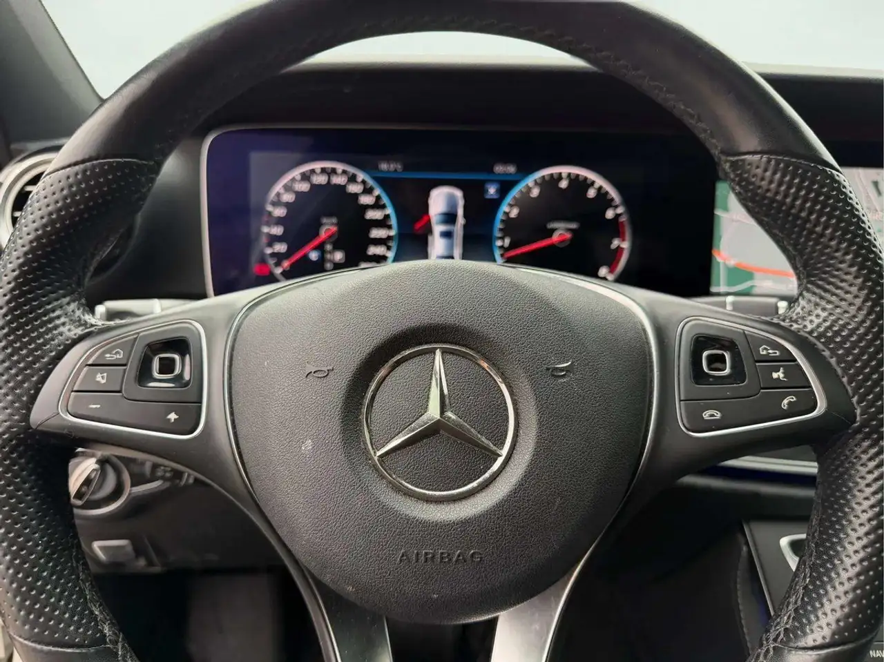 Mercedes-Benz E-Class photo Mercedes-Benz E-Class