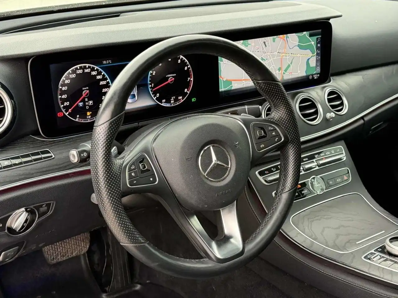 Mercedes-Benz E-Class photo Mercedes-Benz E-Class