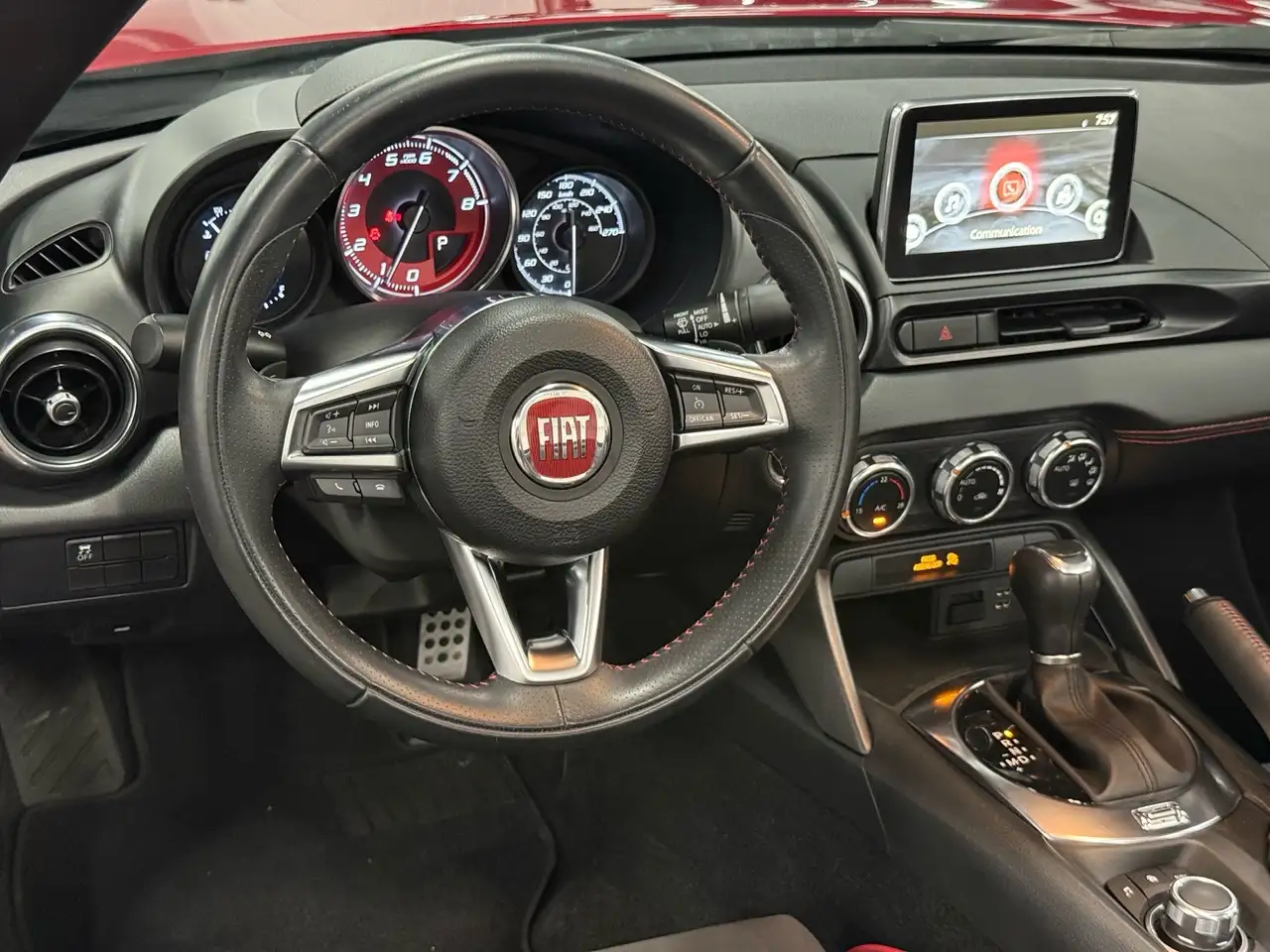 Fiat 124 Spider снимка Fiat 124 Spider