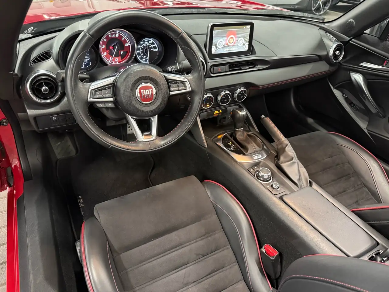 Fiat 124 Spider снимка Fiat 124 Spider