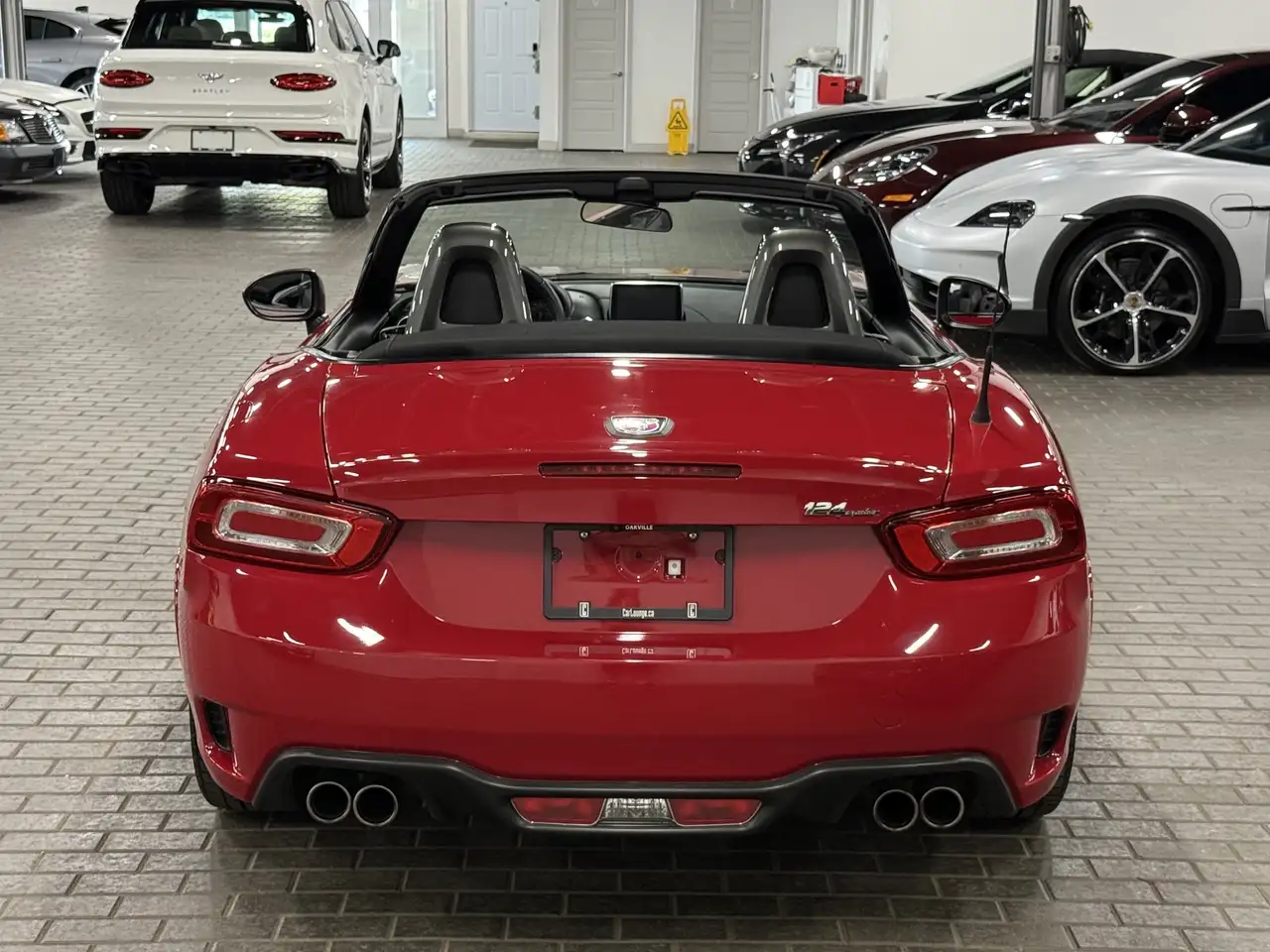 Fiat 124 Spider снимка Fiat 124 Spider