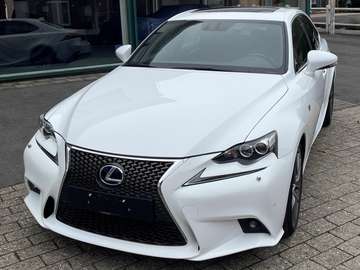 IS 300h 2.5i F-Sport Line E-CVT