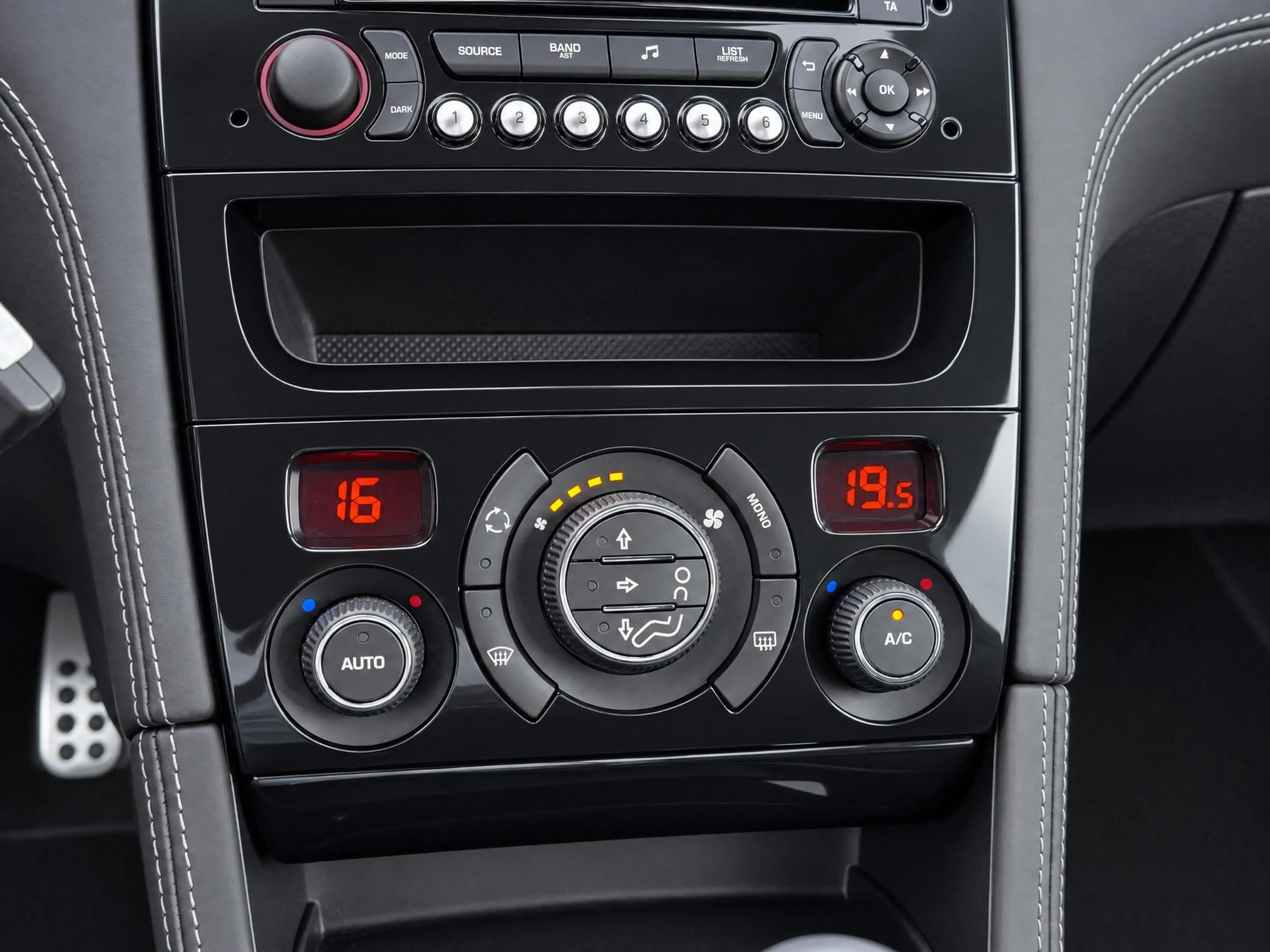 Peugeot RCZ 1.6 THP | Climate / Cruise / 200PK — photo 15